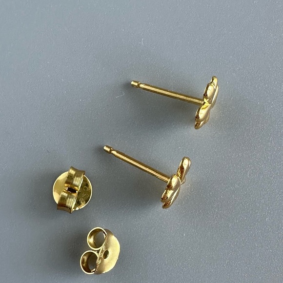 14k Gold Vermeil Shamrock Lucky Clover Stud Earrings - Picture 7 of 11